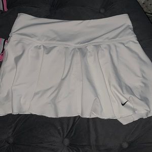 XS Nike Dri-Fit Tennis Skirt//White🤍